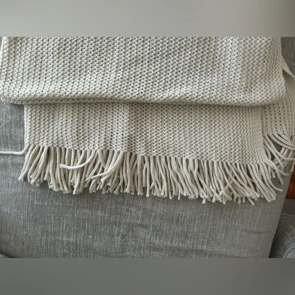 Steve Madden Knit Women's poncho/shawl - Picture 4 of 6